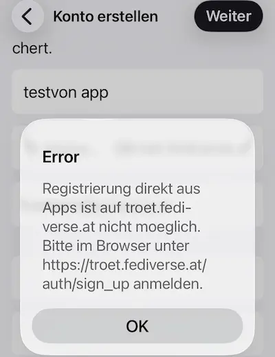 Screenshot der Mastodon-iOS-App mit einem Fehlerdialog: »Registrierung direkt aus Apps ist auf troet.fediverse.at nicht moeglich. Bitte im Browser unter https://troet.fediverse.at/auth/sign_up anmelden.«